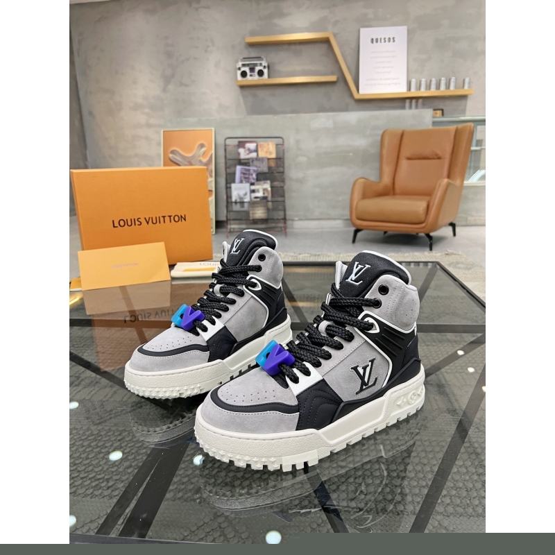 l**is V*t*n sneakers